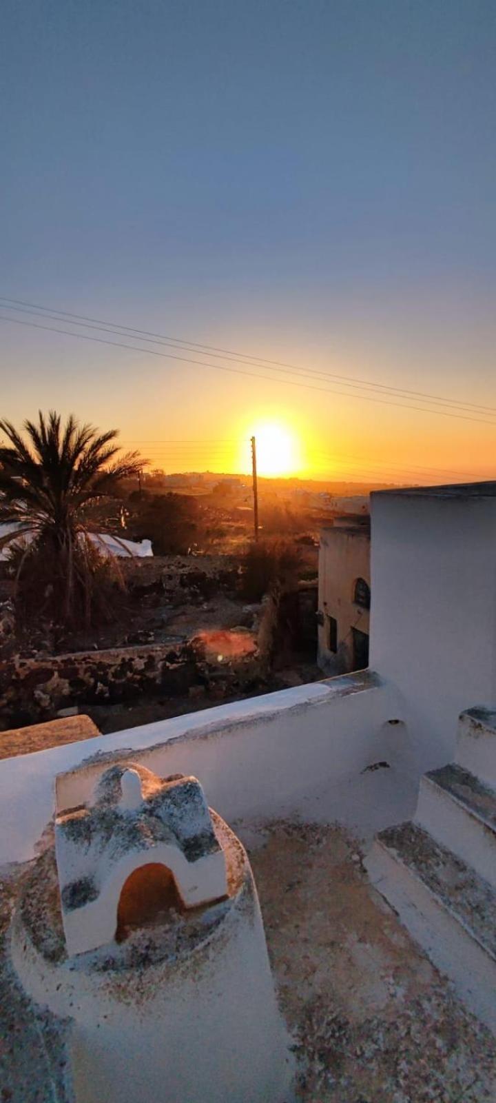 Pensjonat Palm Tree Hill Oía Zewnętrze zdjęcie