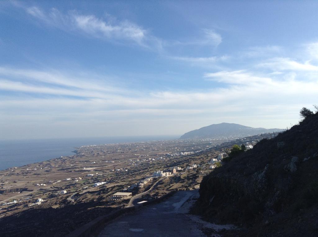 Pensjonat Palm Tree Hill Oía Zewnętrze zdjęcie